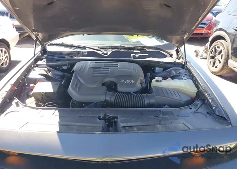 2022 Dodge Challenger Sxt z USA, uszkodzony, nr VIN 2C3CDZAG5NH132230